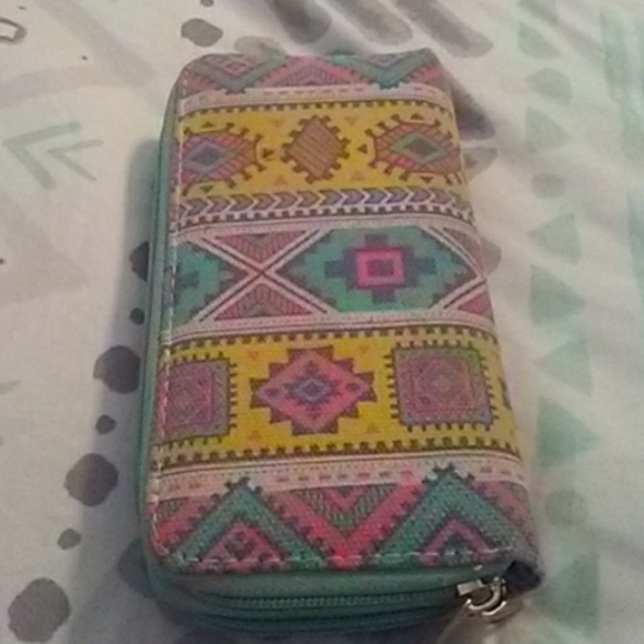 2 wallets one floral one tribal print some flaws s - Picture 5 of 7